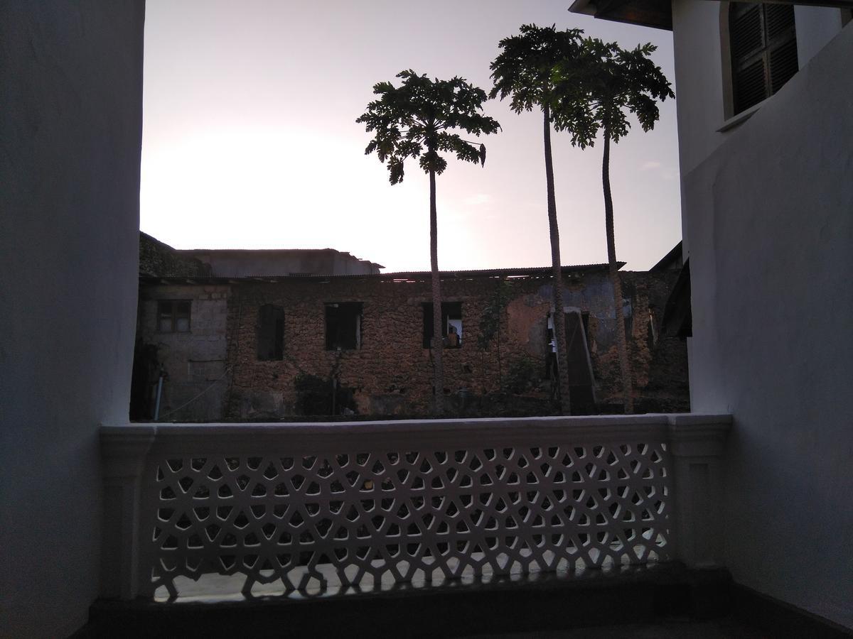 Zlife Stone Town Hostel Zanzibar ภายนอก รูปภาพ
