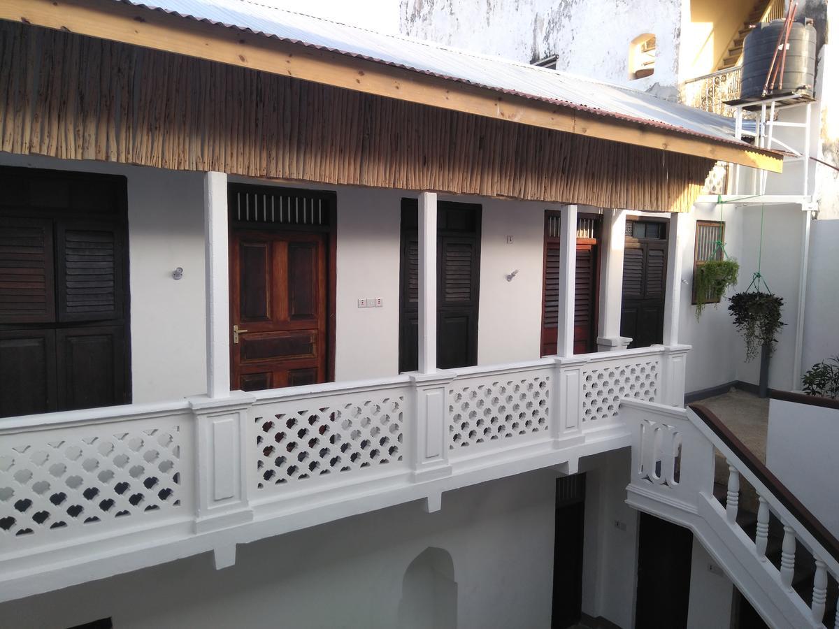 Zlife Stone Town Hostel Zanzibar ภายนอก รูปภาพ