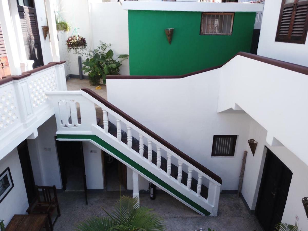 Zlife Stone Town Hostel Zanzibar ภายนอก รูปภาพ