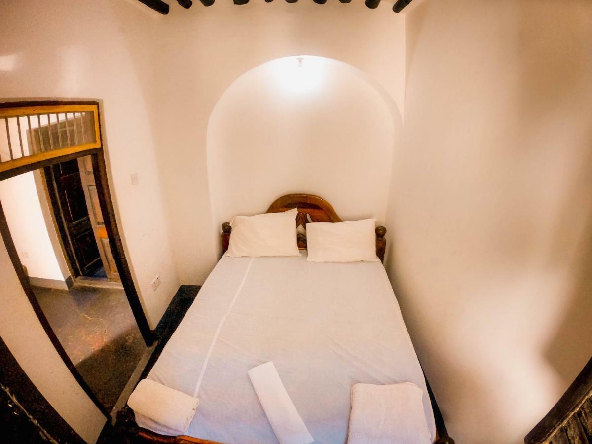 Zlife Stone Town Hostel Zanzibar ภายนอก รูปภาพ