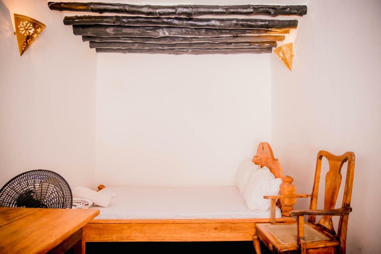 Zlife Stone Town Hostel Zanzibar ภายนอก รูปภาพ
