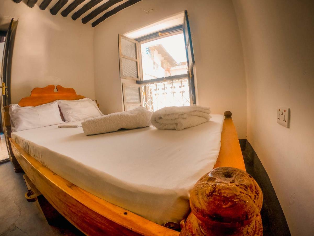 Zlife Stone Town Hostel Zanzibar ภายนอก รูปภาพ