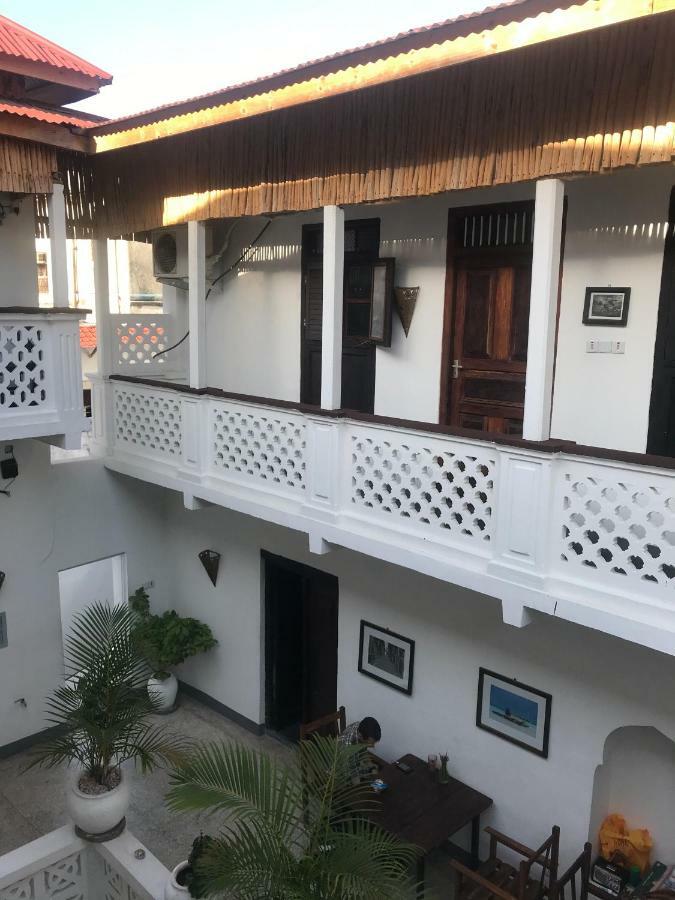 Zlife Stone Town Hostel Zanzibar ภายนอก รูปภาพ