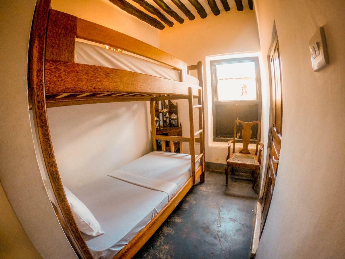 Zlife Stone Town Hostel Zanzibar ภายนอก รูปภาพ