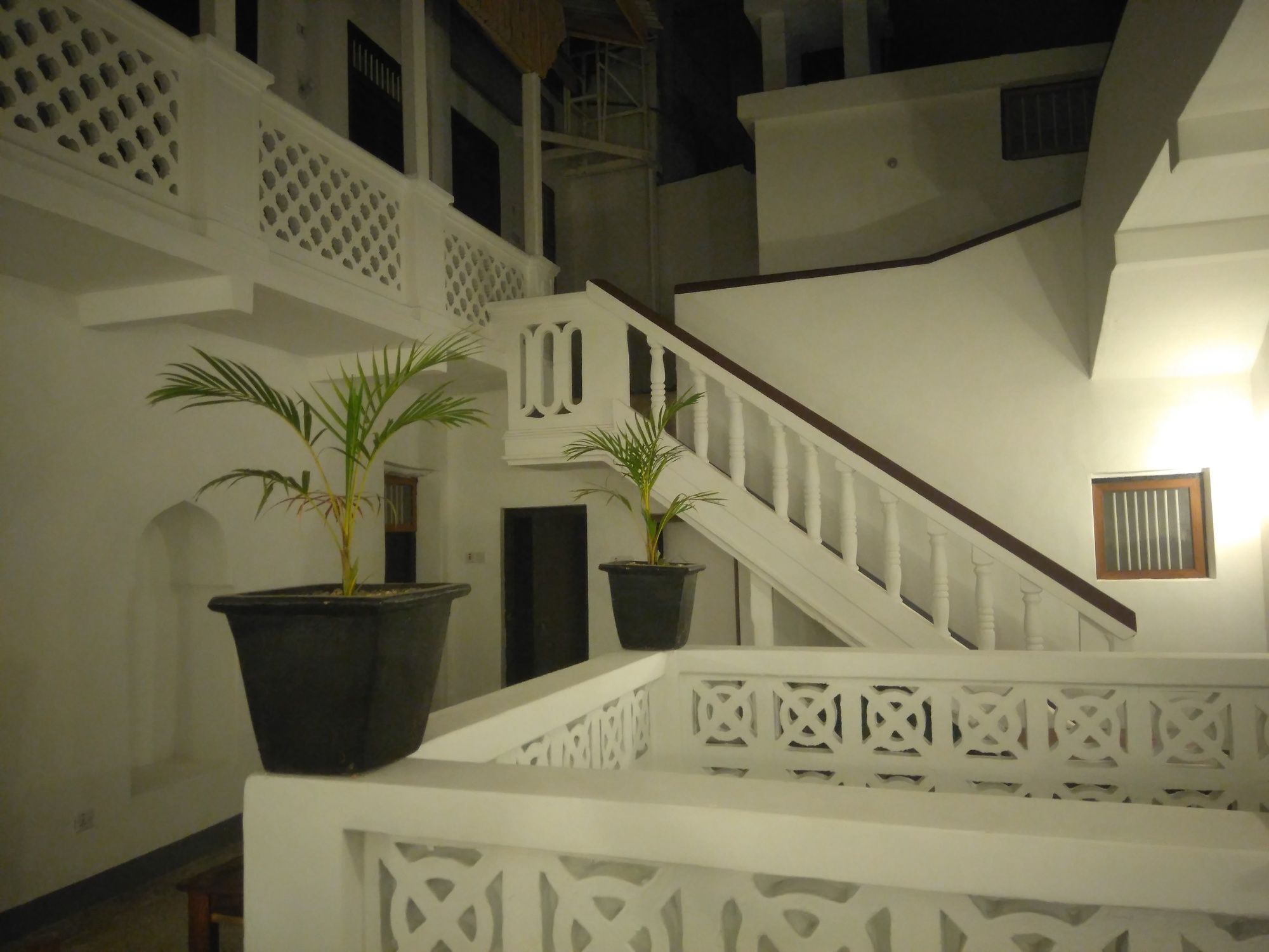 Zlife Stone Town Hostel Zanzibar ภายนอก รูปภาพ