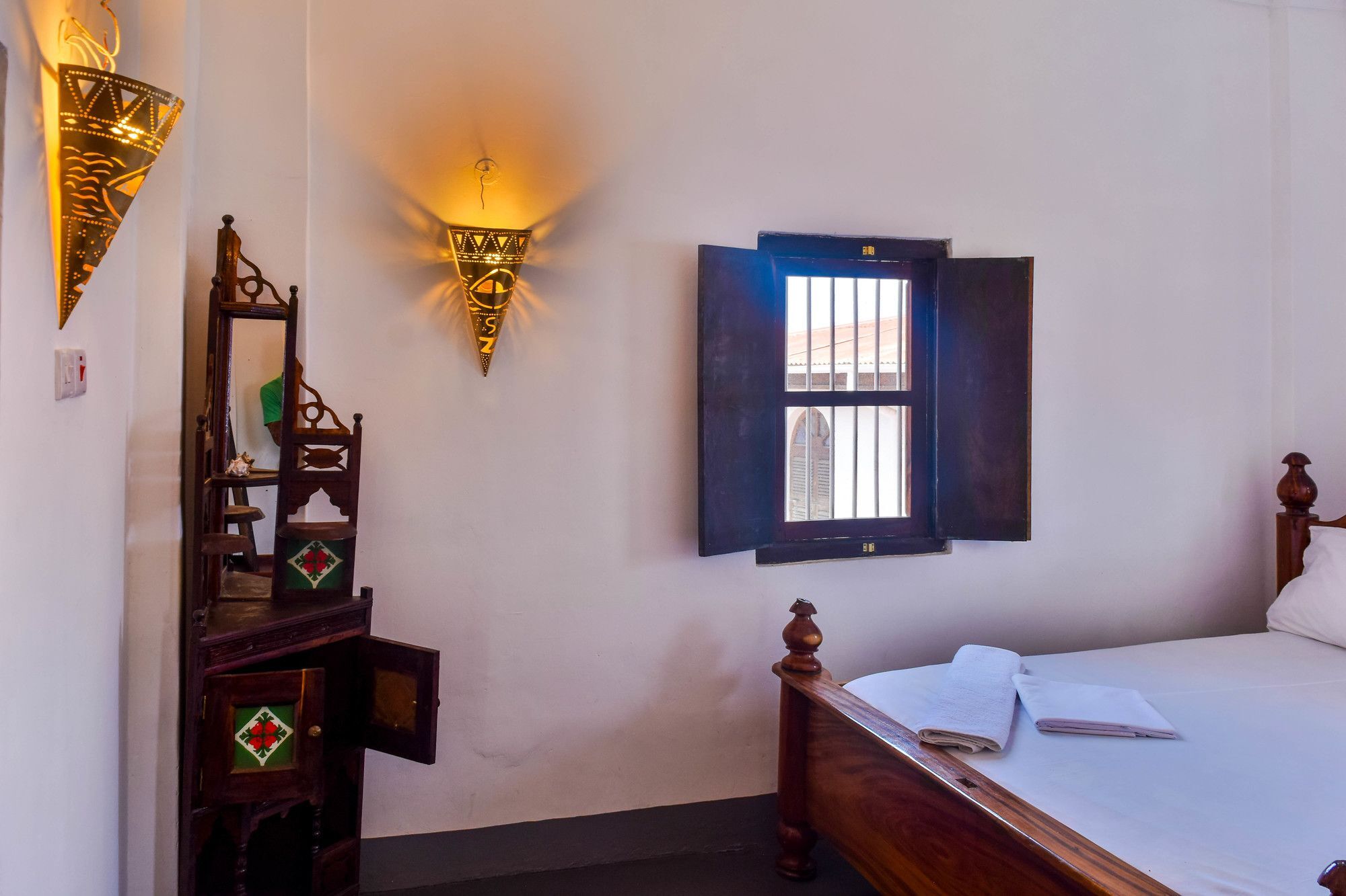 Zlife Stone Town Hostel Zanzibar ภายนอก รูปภาพ
