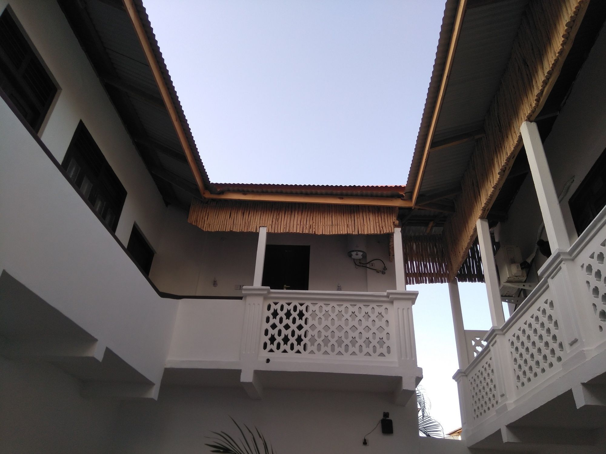 Zlife Stone Town Hostel Zanzibar ภายนอก รูปภาพ