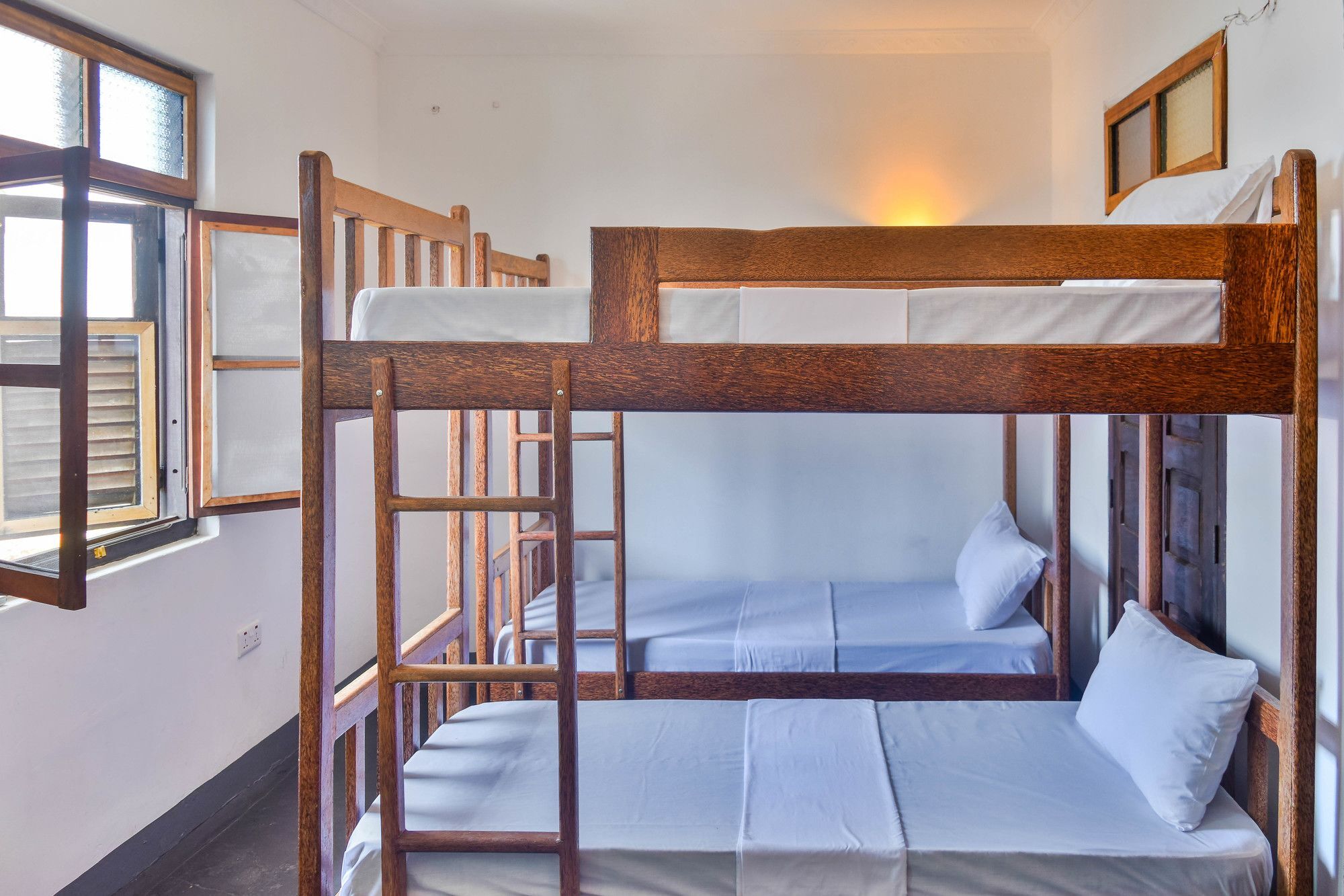 Zlife Stone Town Hostel Zanzibar ภายนอก รูปภาพ